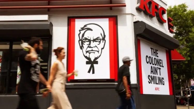 KFC: Πότε και σε ποια πόλη της Θεσσαλίας ανοίγει τις “πύλες” του το νέο κατάστημα της παγκόσμιας αλυσίδας – Η μεγάλη επένδυση, οι αυστηρές προδιαγραφές και η προσοχή στην κατασκευή