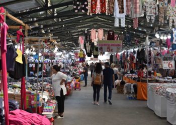 Έτσι είναι το φετινό Παζάρι της Λάρισας: Εν αναμονή της επίσημης βραδινής έναρξης με την συναυλία του Πάνου Κιάμου – Δείτε φωτογραφίες  