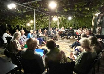 Τα μέλη του “Klingenden Brücke” βρέθηκαν στη Θεσσαλία: Από το 1949 ξέρουν 70 ελληνικά και συνολικά 1870 τραγούδια σε πρωτότυπες γλώσσες της Ευρώπης (ΕΙΚΟΝΕΣ – ΒΙΝΤΕΟ)