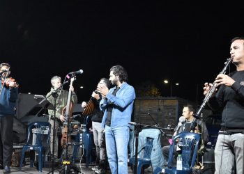 Έπεσε η αυλαία στο Παζάρι της Λάρισας με παραδοσιακό γλέντι υπό τη μουσική υπόκρουση των «Ντουμαλάνι» (ΕΙΚΟΝΕΣ – ΒΙΝΤΕΟ)