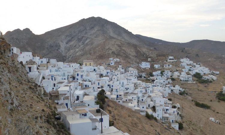 Σέριφος: Το νησί που μαγεύει με την απλότητά του – Γαλήνη και κυκλαδίτικη ομορφιά