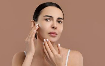 Πρήξιμο στο πρόσωπο: Γιατί συμβαίνει; Ποια τρόφιμα το προκαλούν;