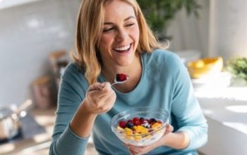 Διατροφή μετά τα 40: Τα τρόφιμα που ενισχύουν καρδιά, οστά και ανοσοποιητικό