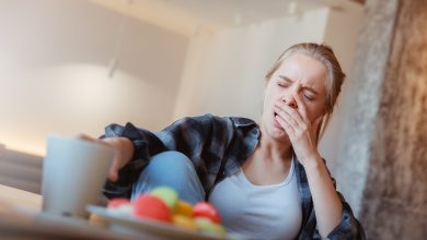 Νυστάζετε μετά το φαγητό; Πότε μπορεί να είναι ένδειξη σακχάρου
