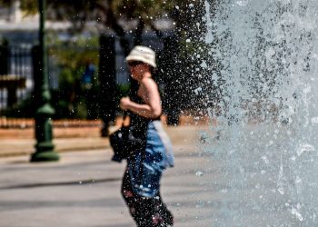 Καιρός: Με καλοκαιρινές θερμοκρασίες η νέα εβδομάδα – Πού θα βρέξει τις επόμενες ώρες