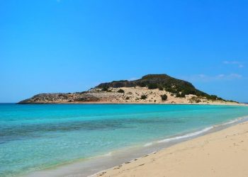 Ελαφόνησος: Το «πράσινο» νησί της Λακωνίας που κερδίζει τη μάχη με τα σκουπίδια