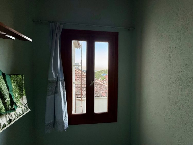 ΠΩΛΕΙΤΑΙ οροφοδιαμέρισμα προς 18.000 ευρώ