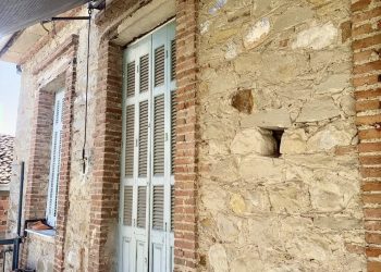 ΠΩΛΕΙΤΑΙ αρχοντικό στο Βαρούσι