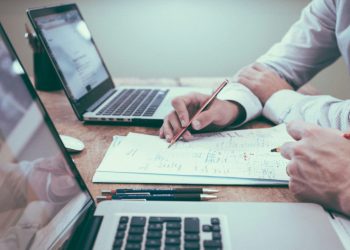 Ειδικός AI προειδοποιεί: Το 2045 όλα θα αλλάξουν – Οι δουλειές που θα έχουν απομείνει σε 5 χρόνια