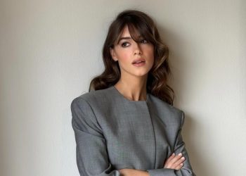 Bambi Brunette: Η πιο γλυκιά αναβάθμιση για τις καστανές που θέλουν λάμψη & Hailey Bieber approved