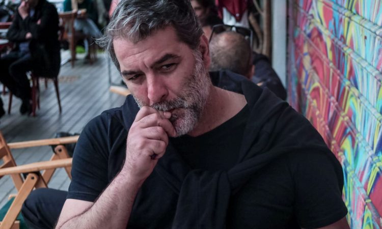 Βασίλης Μπισμπίκης: «Άνθρωπος είναι, συμβαίνουν αυτά», λέει η θεία του ηθοποιού