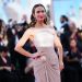 Gold french nails: Η Emily Blunt έκανε το απόλυτο manicure για parties και κάθε ξεχωριστή εμφάνιση