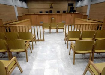 «Όταν επιστρέψω να έχεις ανοίξει το λάκκο σου» – 52χρονος κλώτσησε και απείλησε τη σύζυγό του