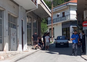 Συμπλοκή μέρα μεσημέρι στην Καλαμπάκα – Ανδρες ήρθαν στα χέρια στη λαϊκή