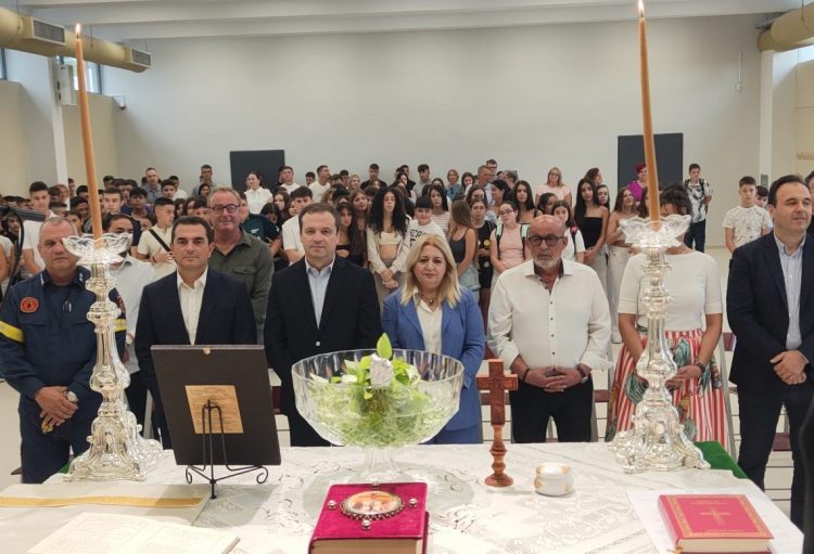 Πρώτο κουδούνι στο Γυμνάσιο και ΕΠΑΛ Φαρκαδόνας – Συγκίνηση και ελπίδα μετά την καταστροφή του Daniel (ΕΙΚΟΝΕΣ – ΒΙΝΤΕΟ)