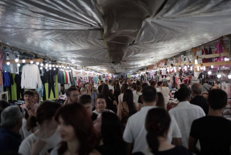 Άνοιξε τις πύλες του το Τρικαλινό Παζάρι και υποδέχεται χιλιάδες Τρικαλινών και επισκεπτών