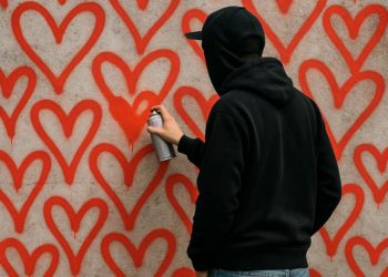 13 Χρόνια Παρενόχλησης: Στο Δικαστήριο 33χρονος με βαριές κατηγορίες, ανάρμοστα γκράφιτι και ένταση στην δικαστική αίθουσα