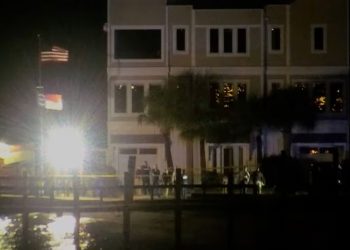 ΗΠΑ: Ένοπλος προσέγγισε παραθαλάσσιο μπαρ με βάρκα και άνοιξε πυρ – Τρεις νεκροί, οκτώ τραυματίες