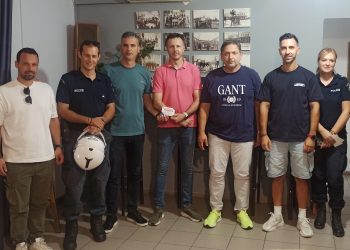 Δωροεπιταγές σε «πρωτάκια» παιδιά συναδέλφων της μοίρασε η Ένωση Αστυνομικών Τρικάλων  