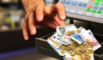 Βίντεο: Θρασύς κλέφτης βάζει βενζίνη και φεύγει με το… ταμείο