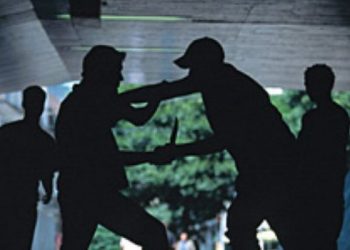 Άγριο επεισόδιο για τα μάτια μιας γυναίκας: 45χρονος χτύπησε 28χρονο στο κεφάλι – Πεδίο «μάχης» η καφετέρια