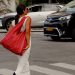 Pop of color στα αξεσουάρ: Η τέχνη του να ξεχωρίζεις με λεπτομέρειες