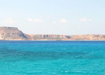 Γραμβούσα: To νησάκι στη δυτική Κρήτη με τα υπέροχα νερά και το εντυπωσιακό κάστρο