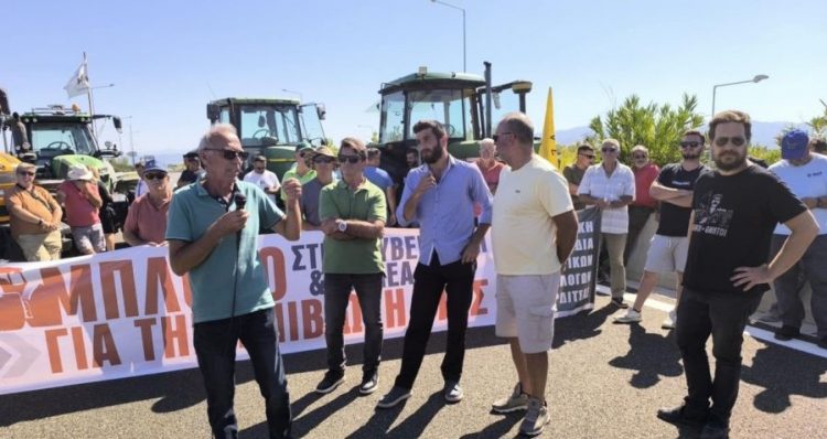 Ε65: Όλο το βράδυ θα παραμείνουν τα τρακτέρ των Θεσσαλών αγροτοκτηνοτρόφων στον ανισόπεδο κόμβο – Νέα συνέλευση απόψε (ΕΙΚΟΝΕΣ – ΒΙΝΤΕΟ)
