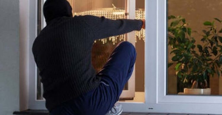 “Αμετανόητος” κλέφτης: Από τις διακεκριμένες κλοπές, ξανά στο εδώλιο – Κοιμήθηκε στο ακροατήριο