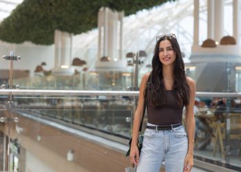 Fashion across generations: Από Boomers μέχρι Gen Zers, όλες τώρα γινόμαστε Gen M