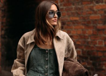 Tortoiseshell Brown: Το νέο χρώμα μαλλιών που θα σε κάνει να πεις bye-bye στο balayage