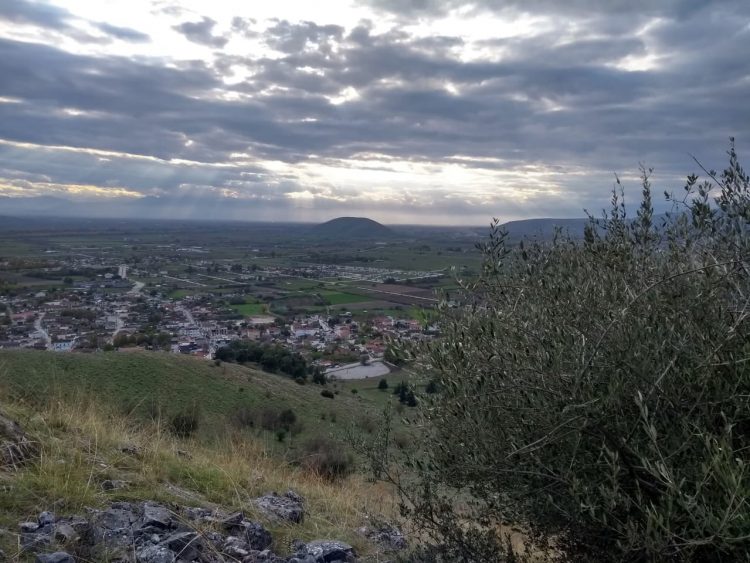 «Μη, παρακαλώ σας… Μη λησμονάτε τον τόπο μου»