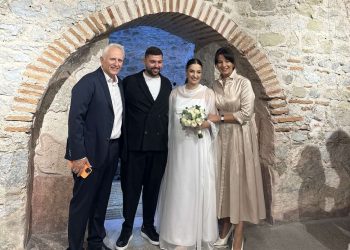 Όρκοι αγάπης στο Μουσείο Τσιτσάνη για τον Χάρη Κερασοβίτη και την Βάσια Ζαραμπούκα