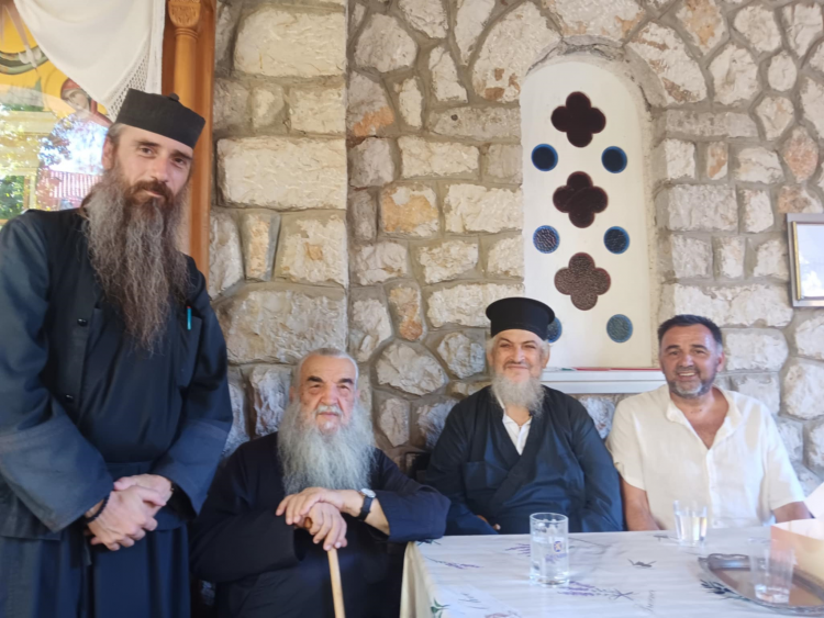 Θρησκευτικό οδοιπορικό στην Ι.Μ. Παναγία Ελεούσα Ξυνιάδος από τον Αρχ. π. Ευάγγελο Κατσάρα και τον πρόεδρο των Ιεροψαλτών Τρικάλων