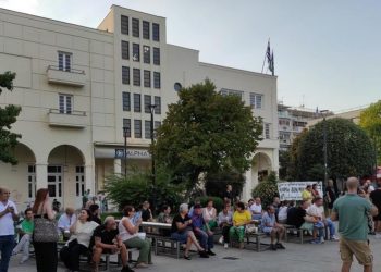 Συλλαλητήριο για τα Τέμπη στην κεντρική πλατεία της Καρδίτσας (ΕΙΚΟΝΕΣ – ΒΙΝΤΕΟ)