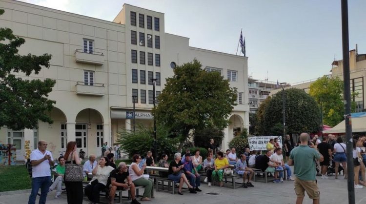 Συλλαλητήριο για τα Τέμπη στην κεντρική πλατεία της Καρδίτσας (ΕΙΚΟΝΕΣ – ΒΙΝΤΕΟ)