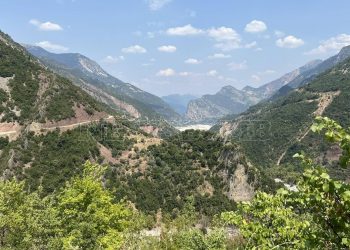 Καρπενήσι: Τα παραμυθένια χωριά της Ευρυτανίας – Από την Σαρκίνη έως και το Μικρό Χωριό