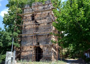 Αυτοψία στον μοναδικό μεσαιωνικό πύργο της ανατολικής Θεσσαλίας: Εικόνα πλήρους εγκατάλειψης – Δείτε βίντεο