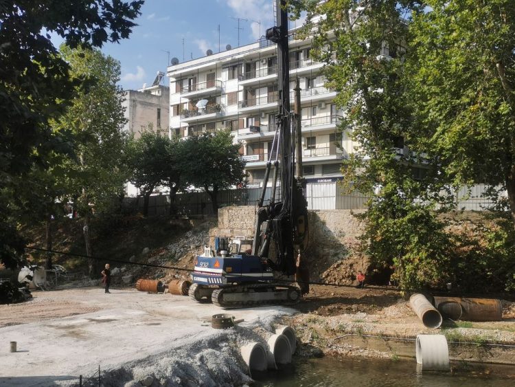 Πρώτη πασσαλόπηξη στη γέφυρα Μαρούγγαινας από τον Δήμο Τρικκαίων