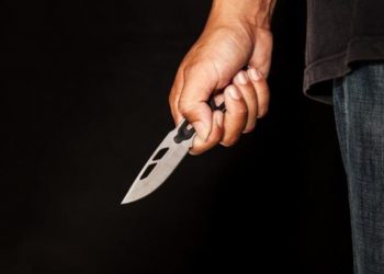 Σκηνές τρόμου σε σπίτι – Νεαρός απείλησε με μαχαίρι τον αδελφό του φίλου του