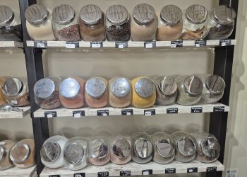 Ταξίδι στη γεύση με τα μπαχαρικά του «Καρπός Ξηροί Καρποί» στα Τρίκαλα