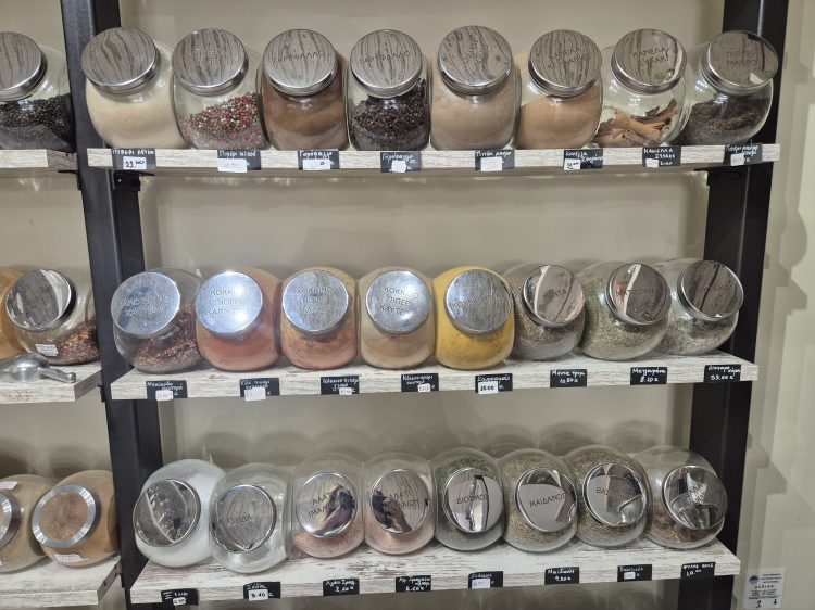 Ταξίδι στη γεύση με τα μπαχαρικά του «Καρπός Ξηροί Καρποί» στα Τρίκαλα