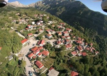 Χριστούγεννα 2025: Πέντε «διαφορετικοί» προορισμοί στην Ελλάδα για φέτος – Ξεχωρίζει η Νεράιδα Τρικάλων (ΕΙΚΟΝΕΣ)