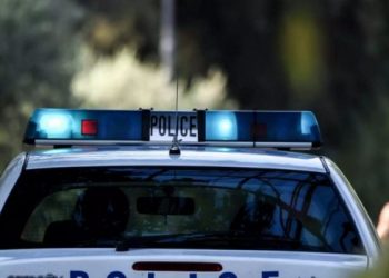 Τρόμος για ηλικιωμένη: Χτύπησε το κουδούνι και την περίμενε με γλάστρα στο χέρι – Πως σώθηκε