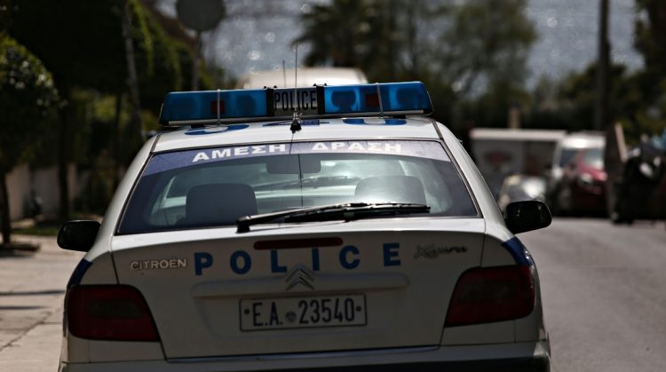 Κινηματογραφικό τροχαίο: Αυτοκίνητα συγκρούστηκαν, το ένα τυλίχθηκε στις φλόγες – Δείτε φωτογραφίες