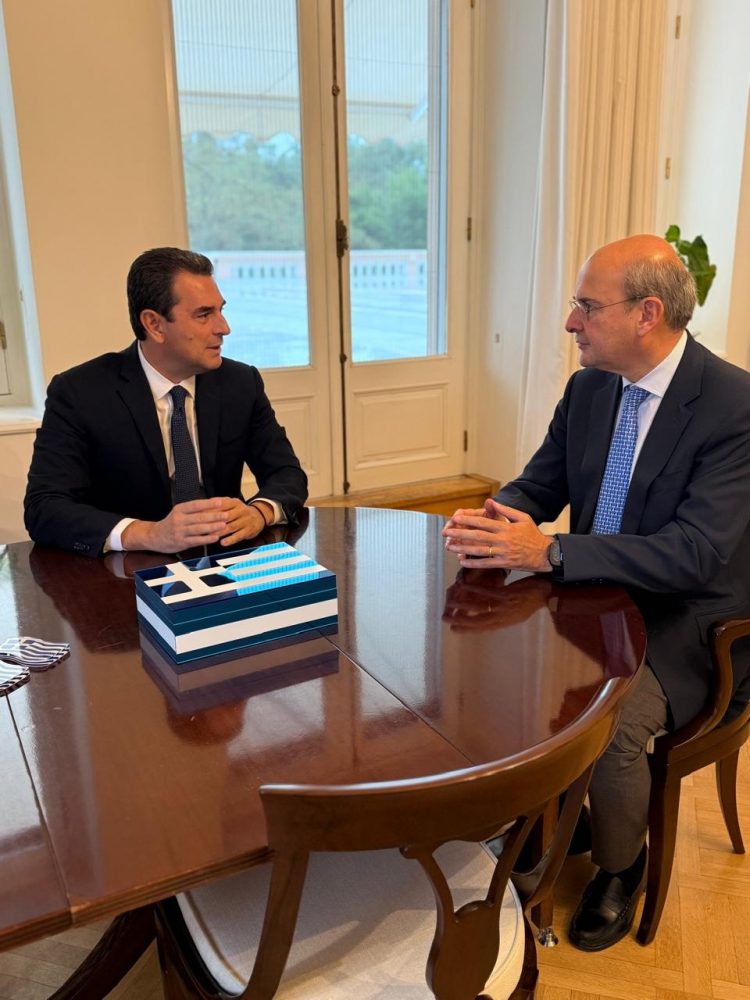 Συνάντηση Σκρέκα – Χατζηδάκη για Στήριξη Γεωργών και Κτηνοτρόφων