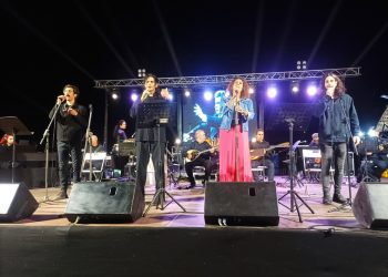«Από τον Μίκη Θεοδωράκη στον Απόστολο Καλδάρα» – Μια μαγική βραδιά στα Τσιτσάνεια