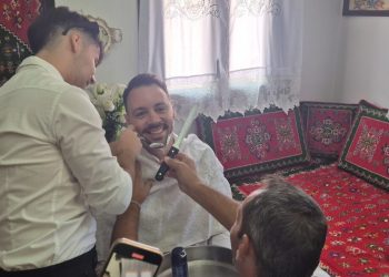 Παραδοσιακός γάμος στο Ανήλιο Μετσόβου – Το ξύρισμα του γαμπρού