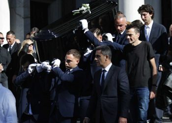 Διονύσης Σαββόπουλος: Κατευόδιο με τη «Συννεφούλα» από τη μπάντα του Πολεμικού Ναυτικού