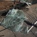 Τρόμος με αυτοκίνητο που βγήκε απ’ το δρόμο και μπούκαρε σε καφετέρια – “Προσγειώθηκε” λίγο πριν τα τραπεζοκαθίσματα (ΕΙΚΟΝΕΣ)  
